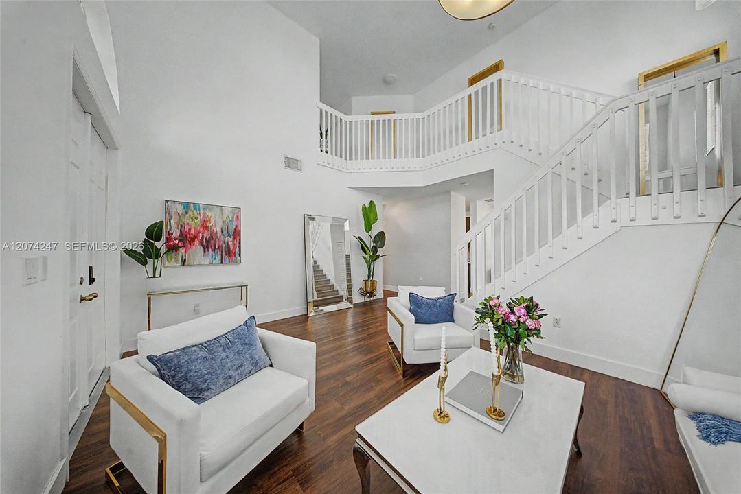 En Venta: $790,000 (4 camas, 2 baños, 1940 Pies cuadrados)