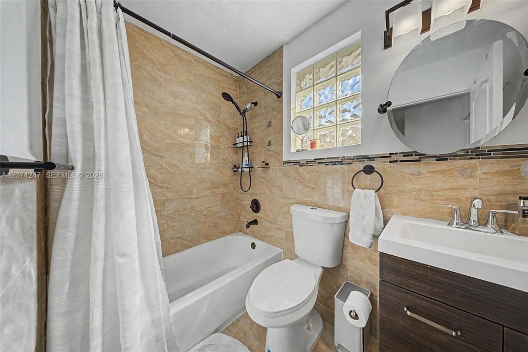 En Venta: $790,000 (4 camas, 2 baños, 1940 Pies cuadrados)