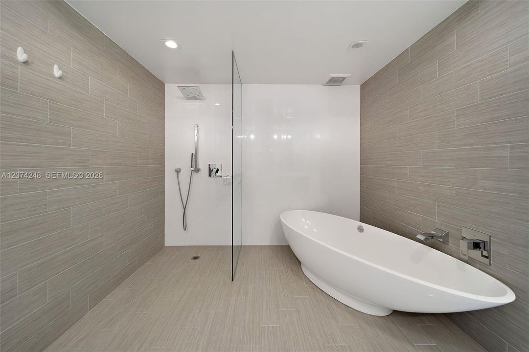 For Rent: $6,800 (2 beds, 3 baths, 0 Square Feet)