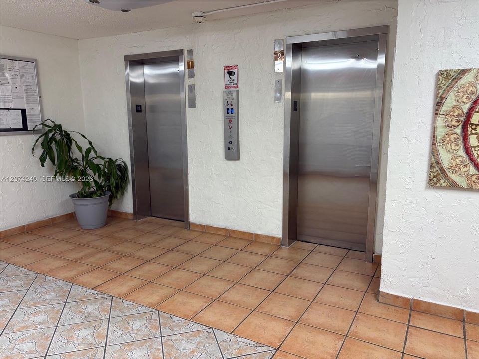 For Sale: $295,000 (2 beds, 1 baths, 700 Square Feet)