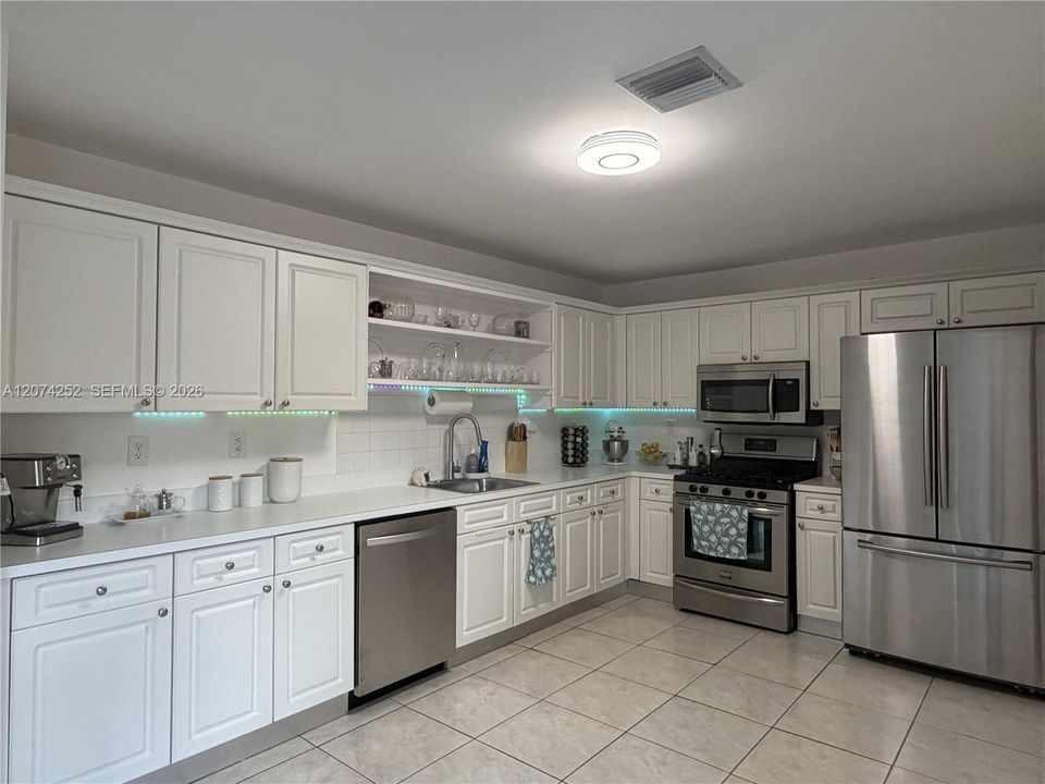 For Sale: $524,900 (3 beds, 2 baths, 1638 Square Feet)