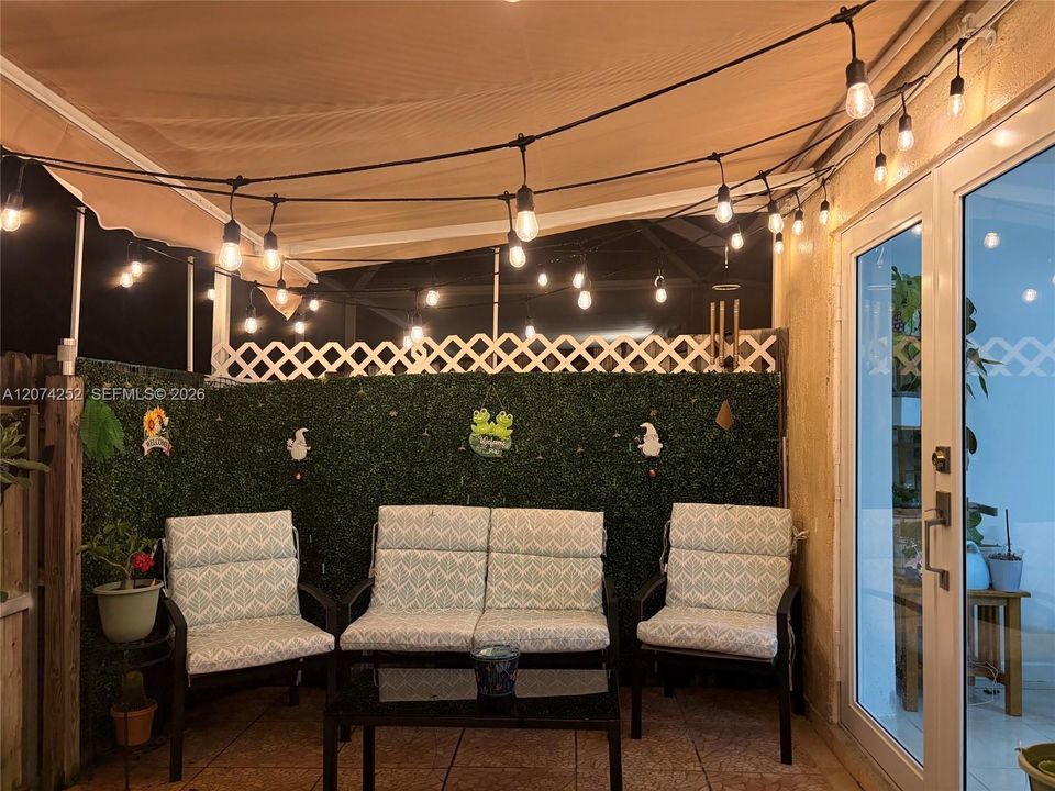 For Sale: $524,900 (3 beds, 2 baths, 1638 Square Feet)