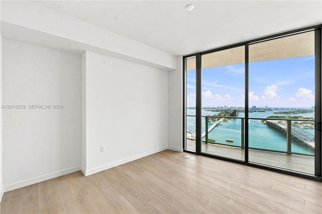 For Sale: $2,725,000 (3 beds, 3 baths, 1953 Square Feet)