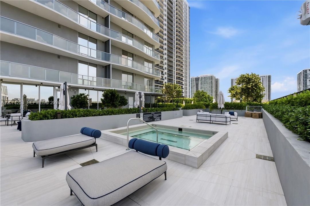 Jacuzzi - 11th Floor