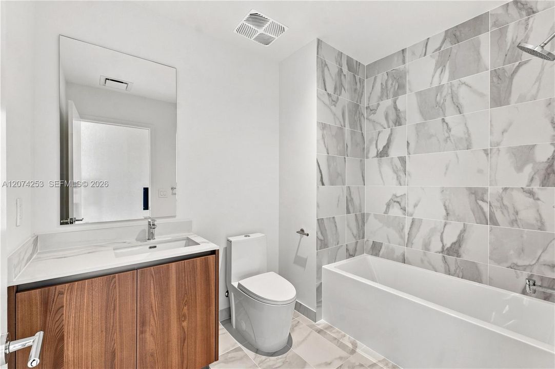 For Sale: $2,725,000 (3 beds, 3 baths, 1953 Square Feet)