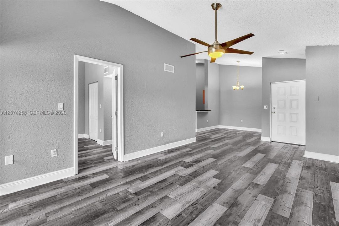 For Rent: $1,995 (1 beds, 1 baths, 804 Square Feet)