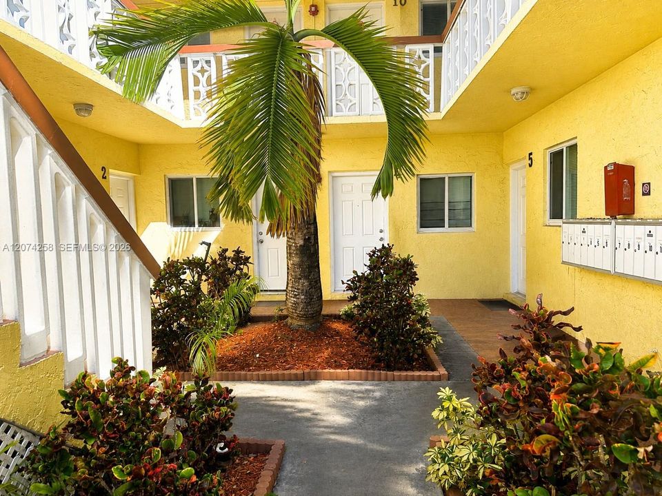 For Rent: $1,895 (2 beds, 1 baths, 8140 Square Feet)
