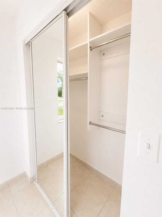 For Rent: $1,895 (2 beds, 1 baths, 8140 Square Feet)