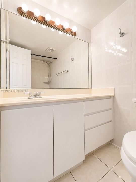 For Rent: $1,895 (2 beds, 1 baths, 8140 Square Feet)