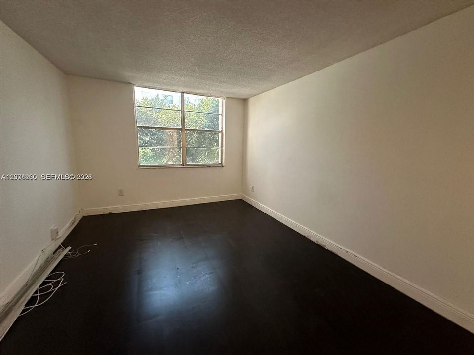 For Rent: $1,490 (1 beds, 1 baths, 826 Square Feet)