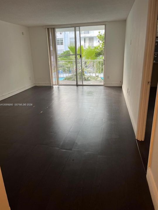 For Rent: $1,490 (1 beds, 1 baths, 826 Square Feet)