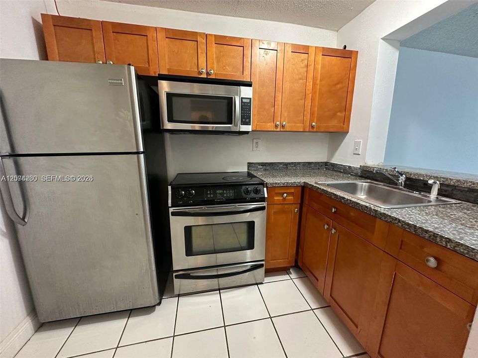 For Rent: $1,490 (1 beds, 1 baths, 826 Square Feet)