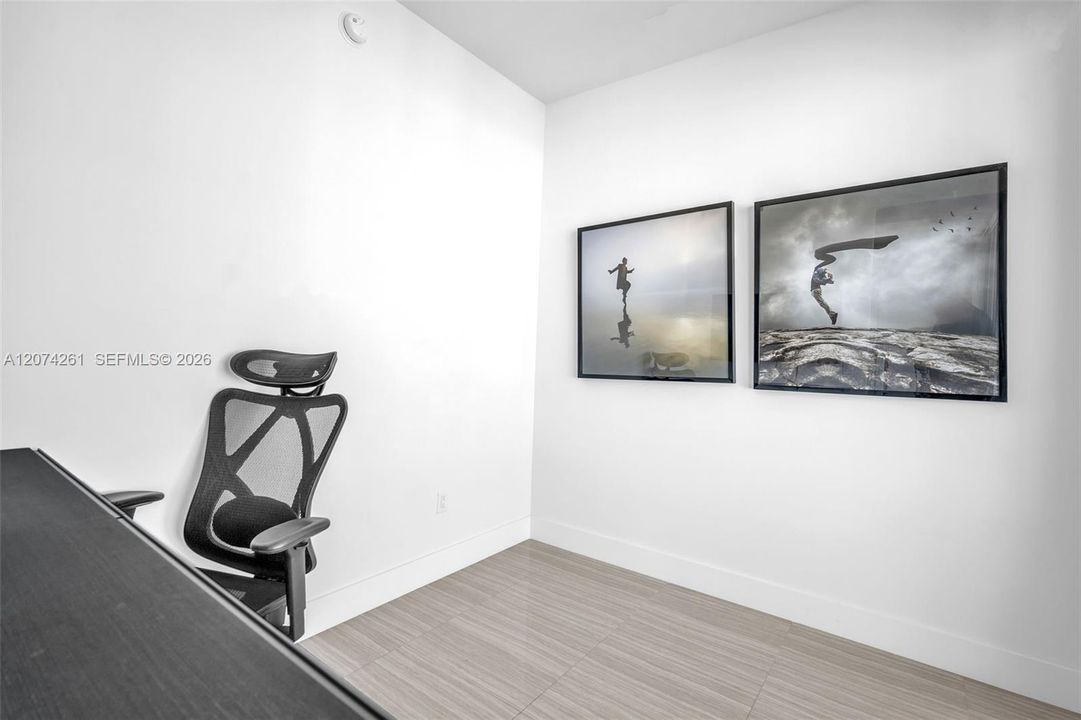For Sale: $636,000 (1 beds, 2 baths, 920 Square Feet)