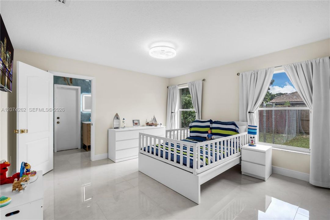 For Sale: $899,000 (5 beds, 3 baths, 2832 Square Feet)