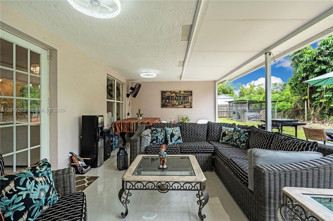 For Sale: $899,000 (5 beds, 3 baths, 2832 Square Feet)