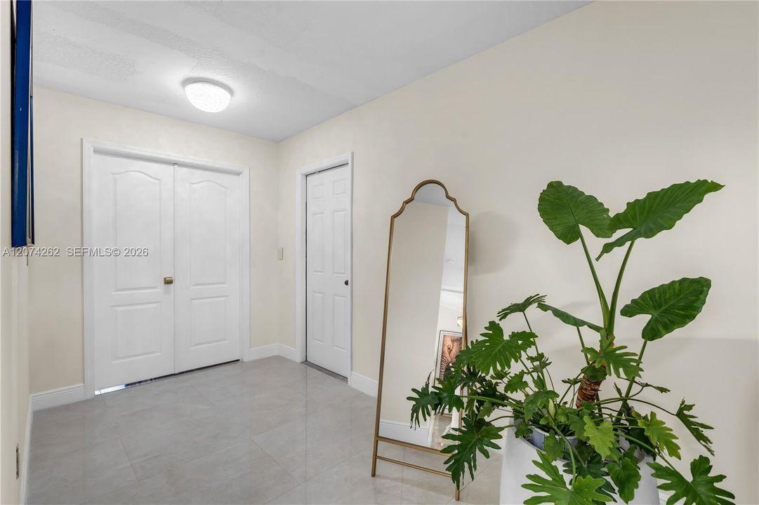 For Sale: $899,000 (5 beds, 3 baths, 2832 Square Feet)