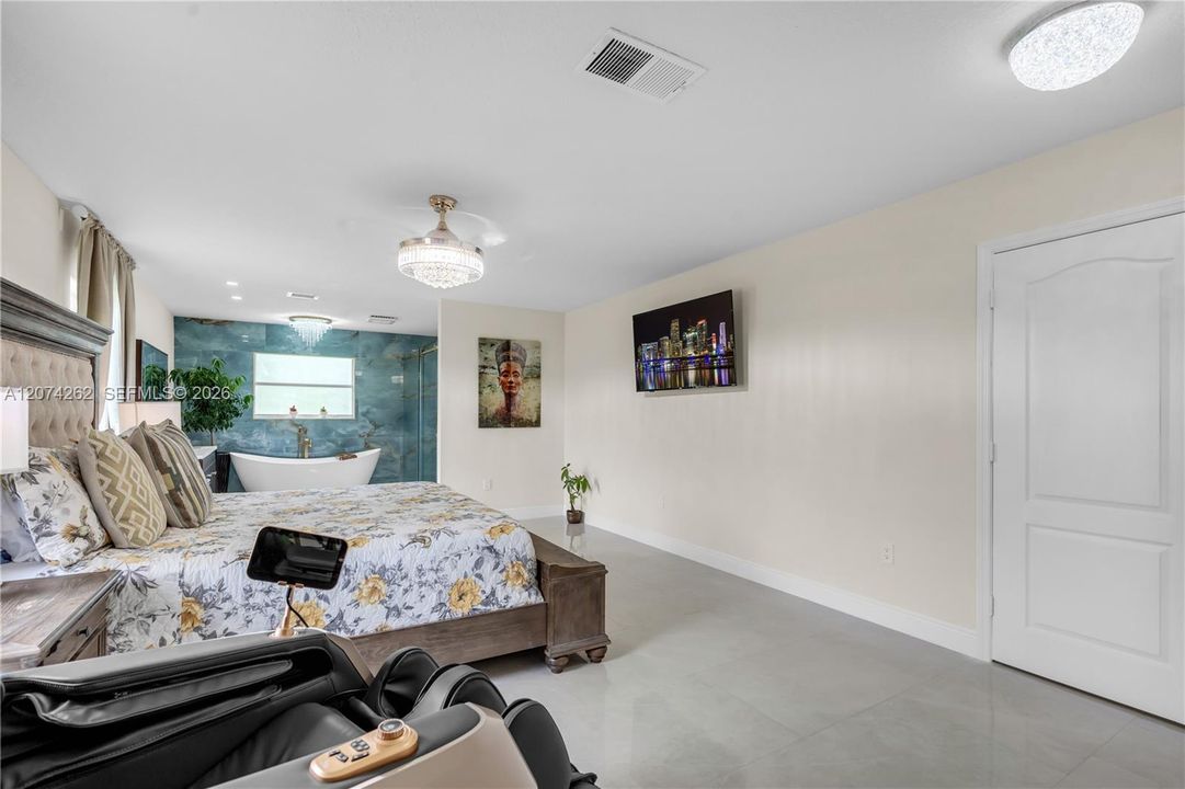 For Sale: $899,000 (5 beds, 3 baths, 2832 Square Feet)