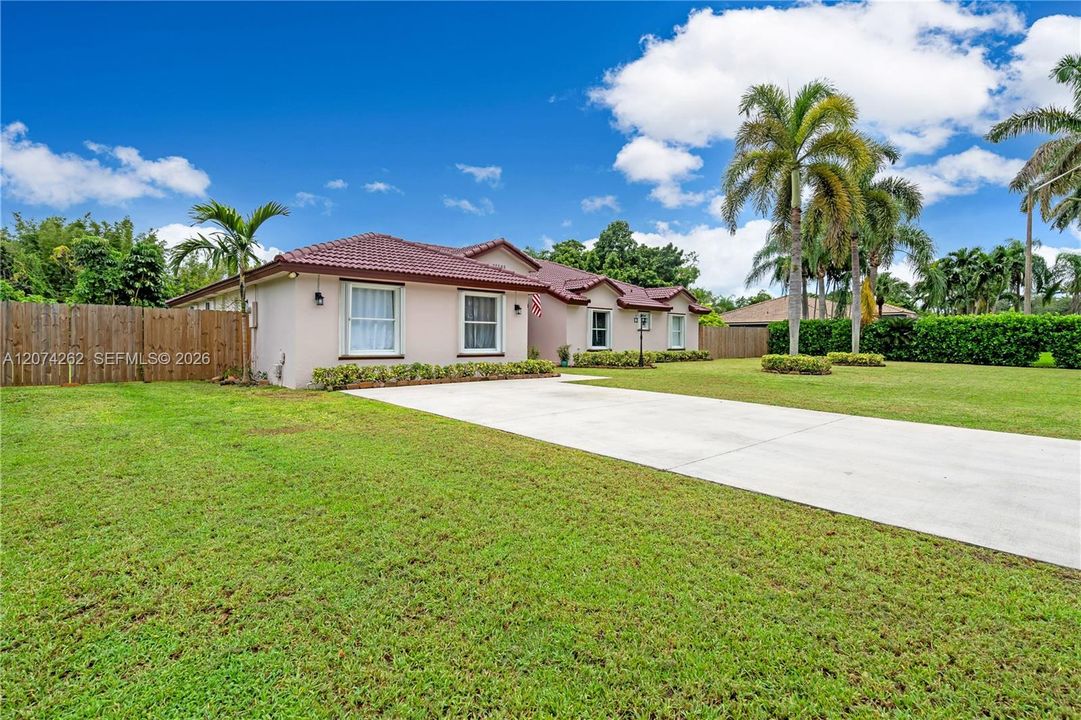 For Sale: $899,000 (5 beds, 3 baths, 2832 Square Feet)