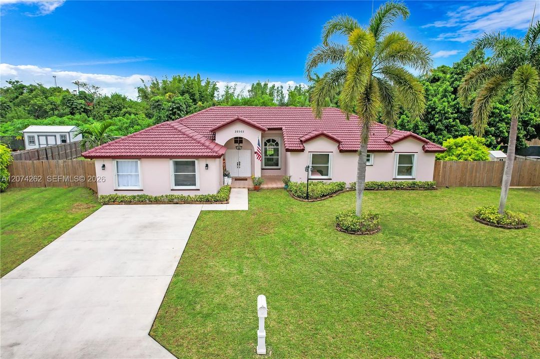 For Sale: $899,000 (5 beds, 3 baths, 2832 Square Feet)