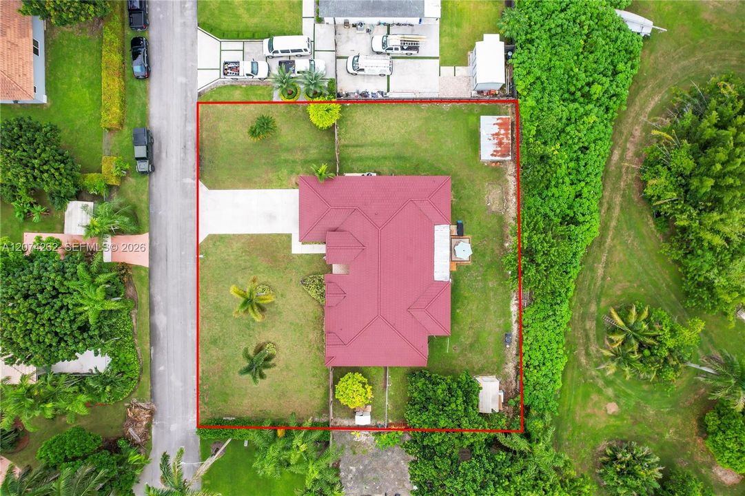 For Sale: $899,000 (5 beds, 3 baths, 2832 Square Feet)