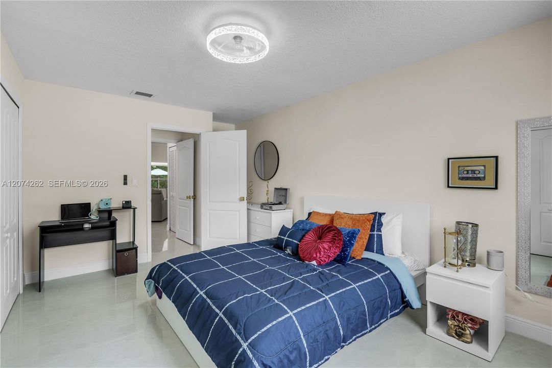For Sale: $899,000 (5 beds, 3 baths, 2832 Square Feet)