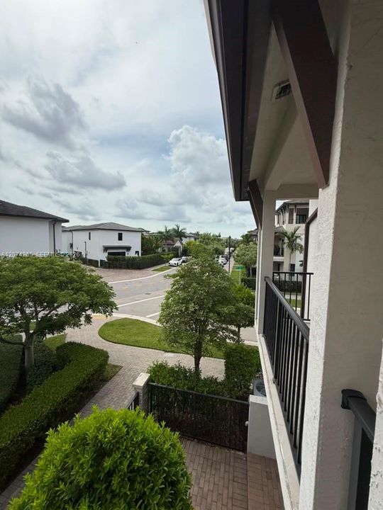 For Rent: $4,200 (3 beds, 2 baths, 1610 Square Feet)