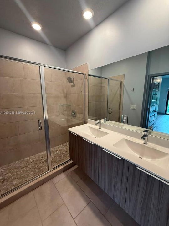 Main Bedroom bathroom