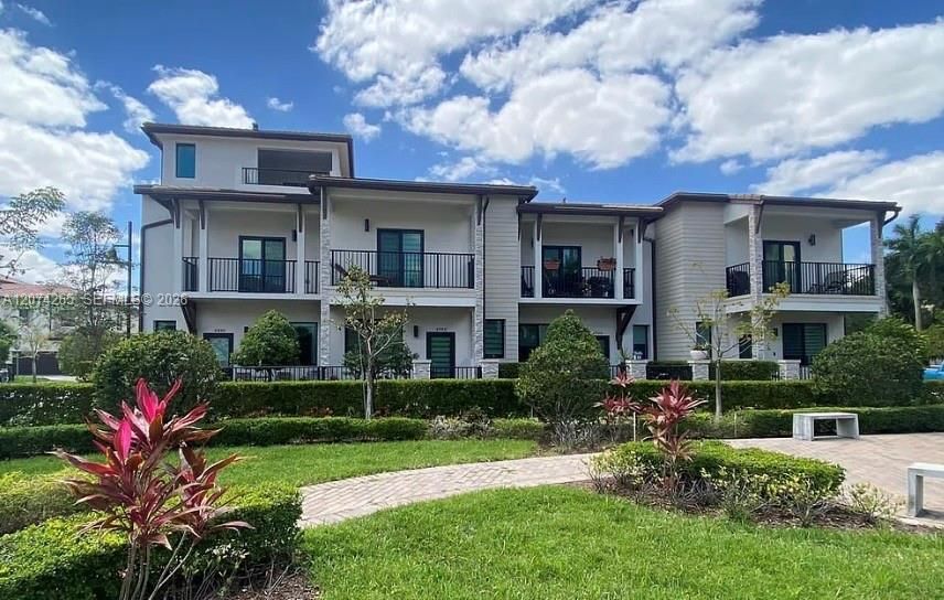 For Rent: $4,200 (3 beds, 2 baths, 1610 Square Feet)