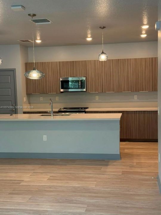 For Rent: $4,200 (3 beds, 2 baths, 1610 Square Feet)