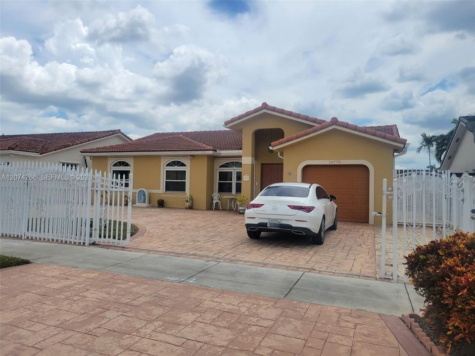 For Sale: $645,000 (3 beds, 2 baths, 1465 Square Feet)