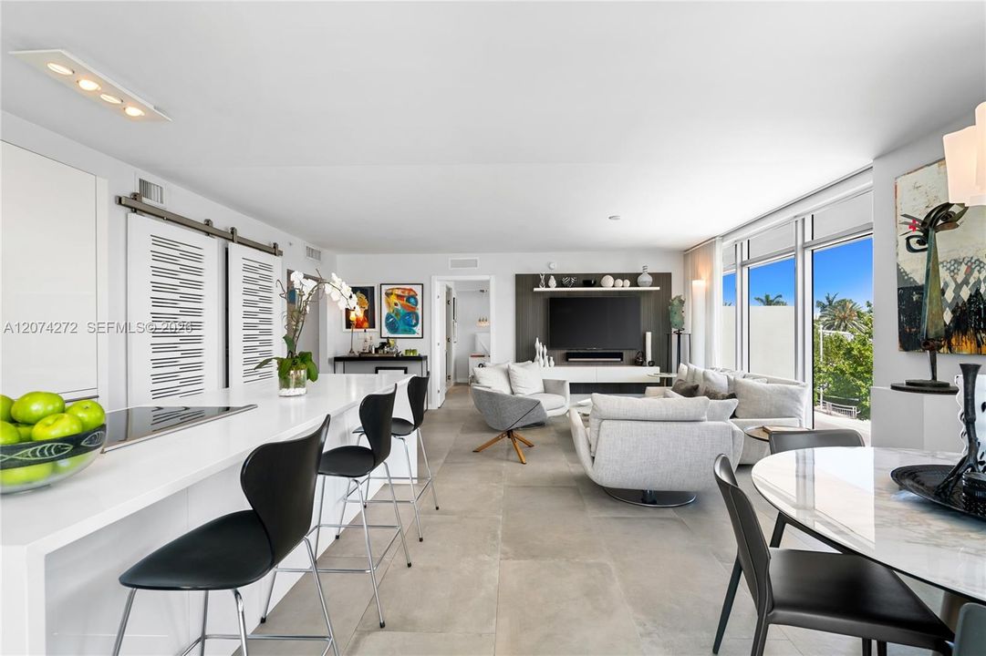 For Sale: $2,090,000 (2 beds, 2 baths, 1334 Square Feet)
