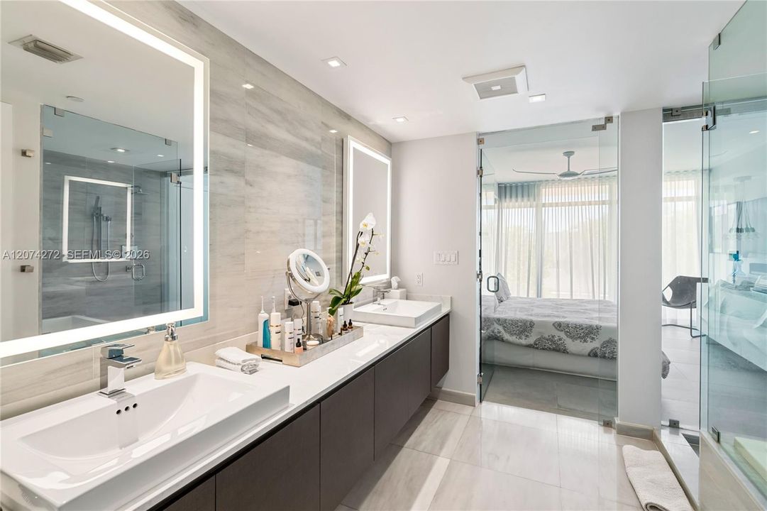 For Sale: $2,090,000 (2 beds, 2 baths, 1334 Square Feet)