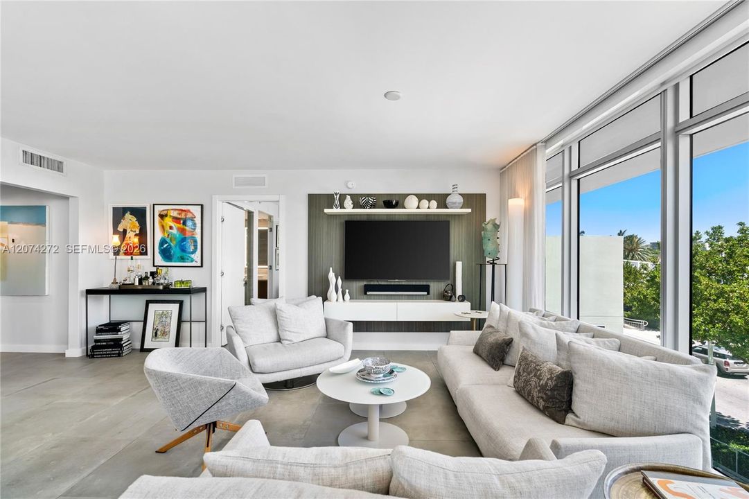 For Sale: $2,090,000 (2 beds, 2 baths, 1334 Square Feet)