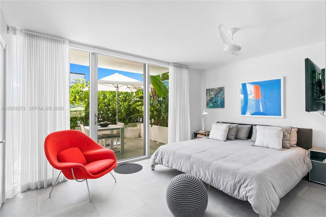 For Sale: $2,090,000 (2 beds, 2 baths, 1334 Square Feet)