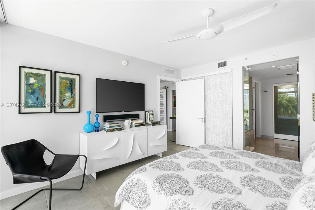 For Sale: $2,090,000 (2 beds, 2 baths, 1334 Square Feet)