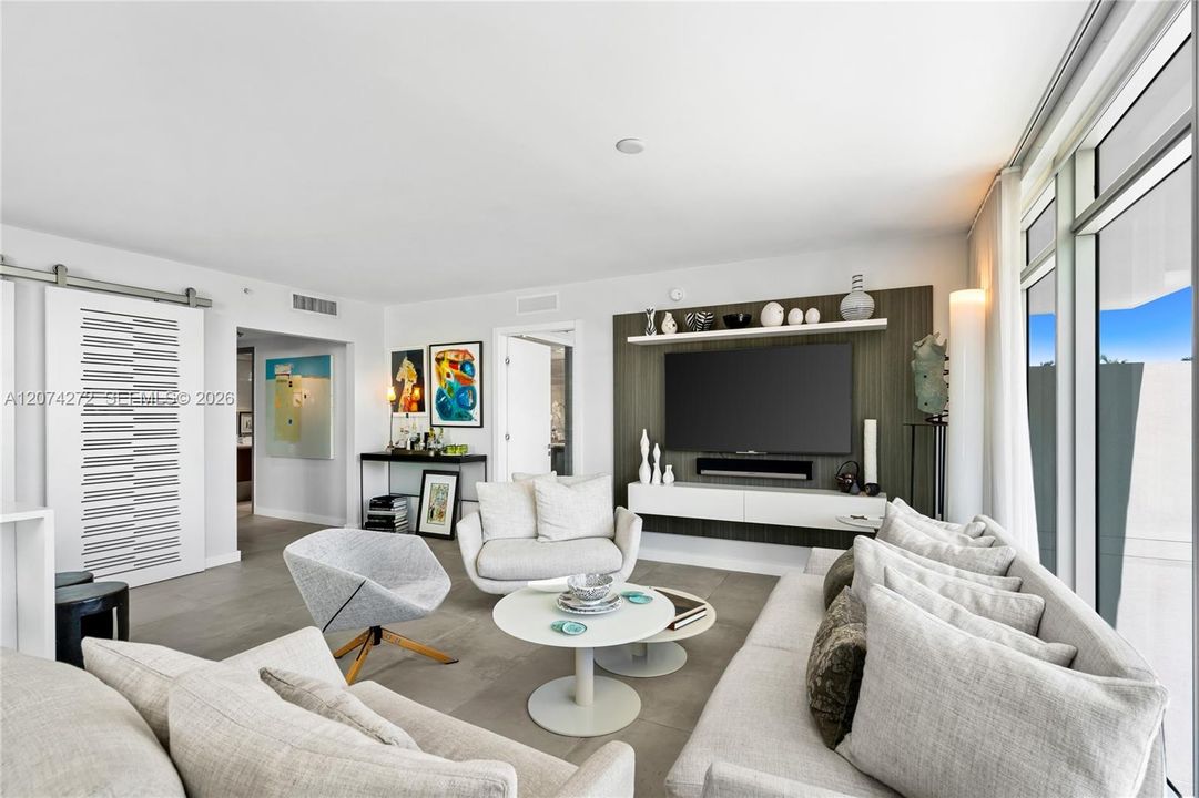 For Sale: $2,090,000 (2 beds, 2 baths, 1334 Square Feet)