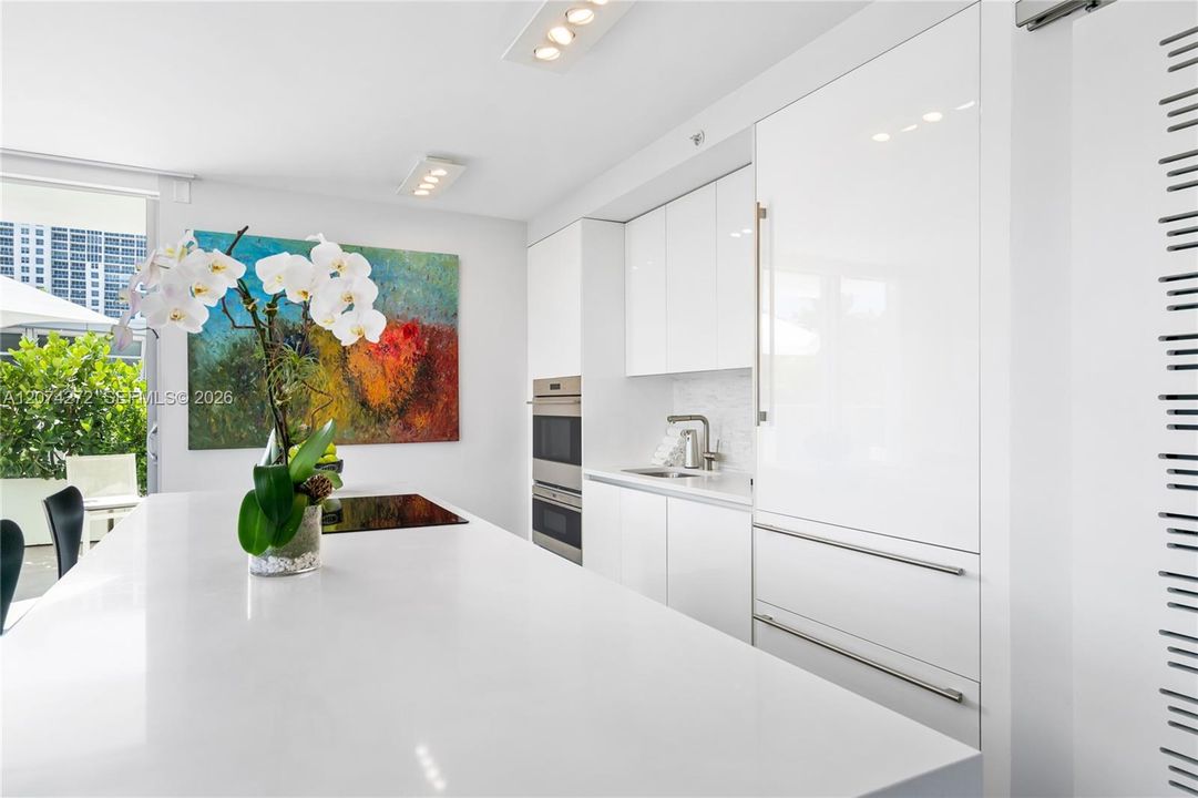For Sale: $2,090,000 (2 beds, 2 baths, 1334 Square Feet)