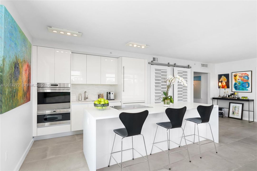 For Sale: $2,090,000 (2 beds, 2 baths, 1334 Square Feet)
