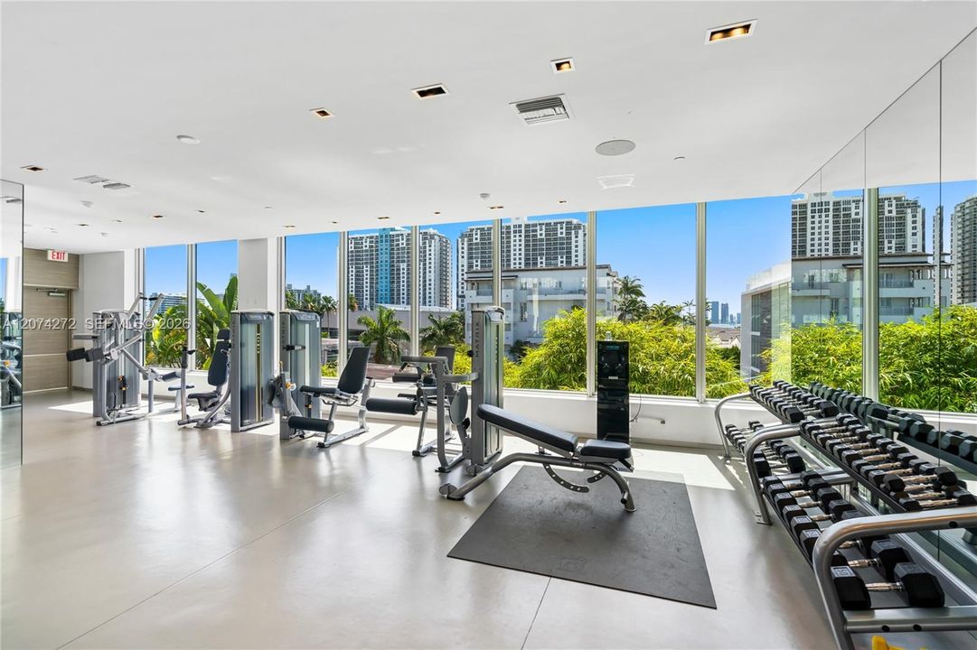 For Sale: $2,090,000 (2 beds, 2 baths, 1334 Square Feet)
