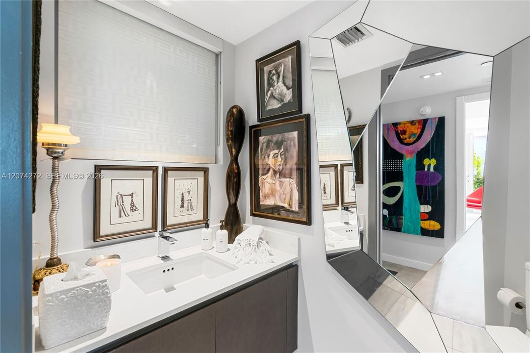 For Sale: $2,090,000 (2 beds, 2 baths, 1334 Square Feet)