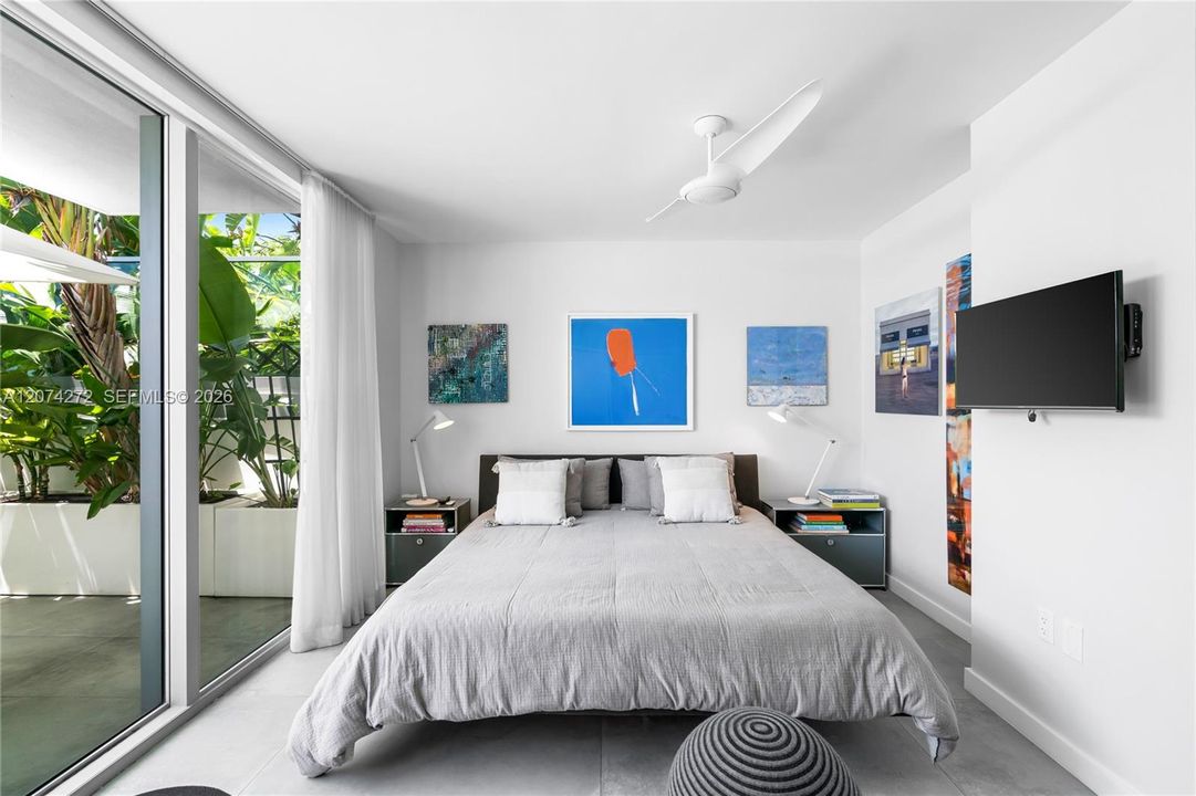 For Sale: $2,090,000 (2 beds, 2 baths, 1334 Square Feet)