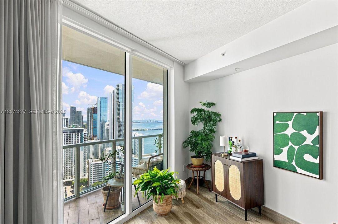 For Sale: $435,000 (1 beds, 1 baths, 837 Square Feet)