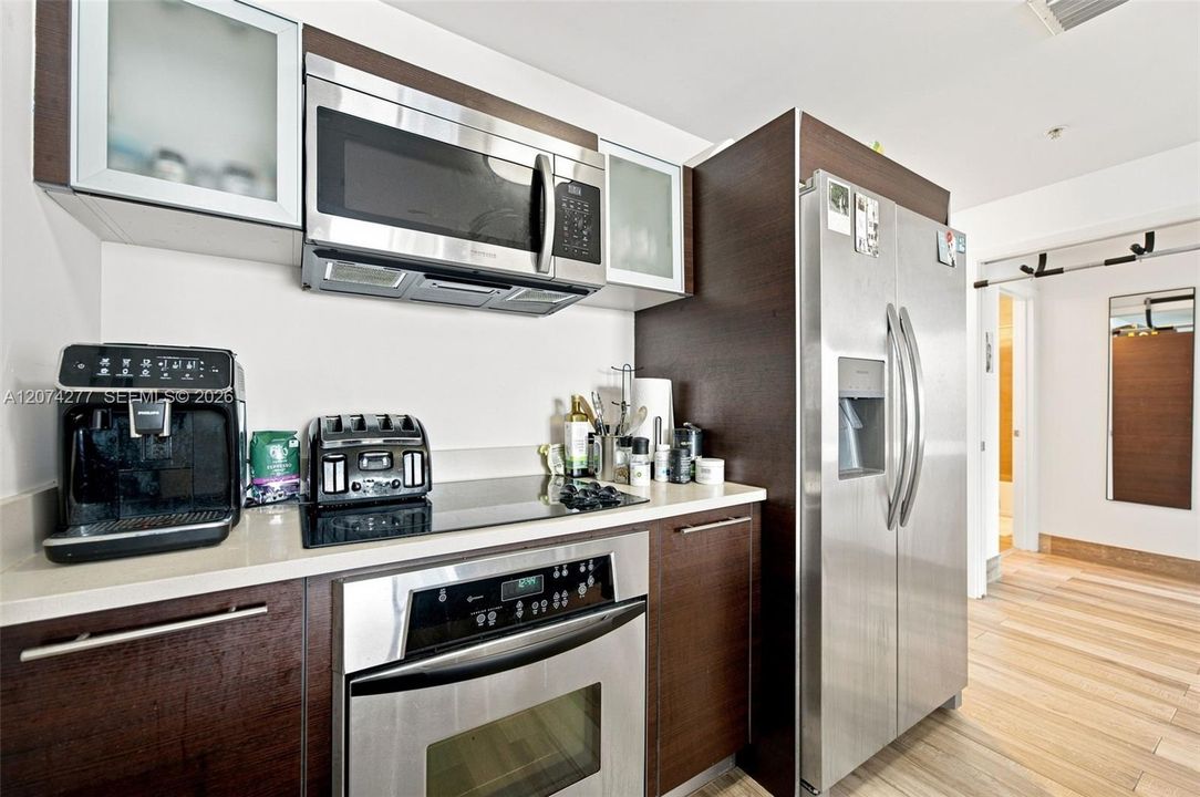 For Sale: $435,000 (1 beds, 1 baths, 837 Square Feet)