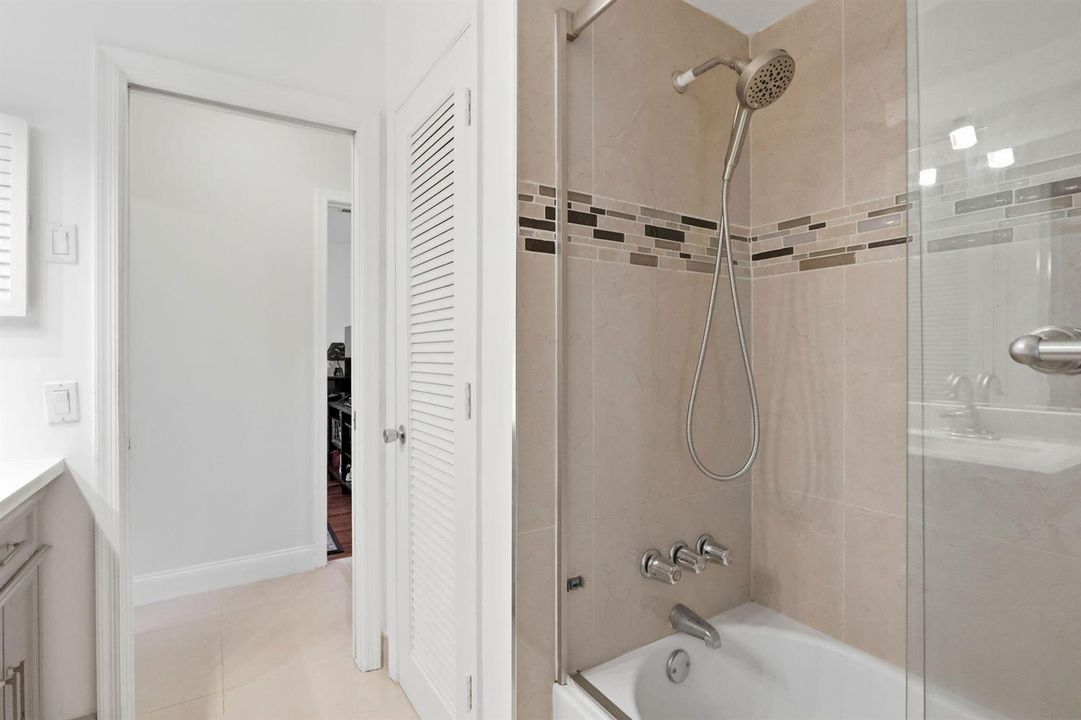 18_Cabana_Bath_Interior