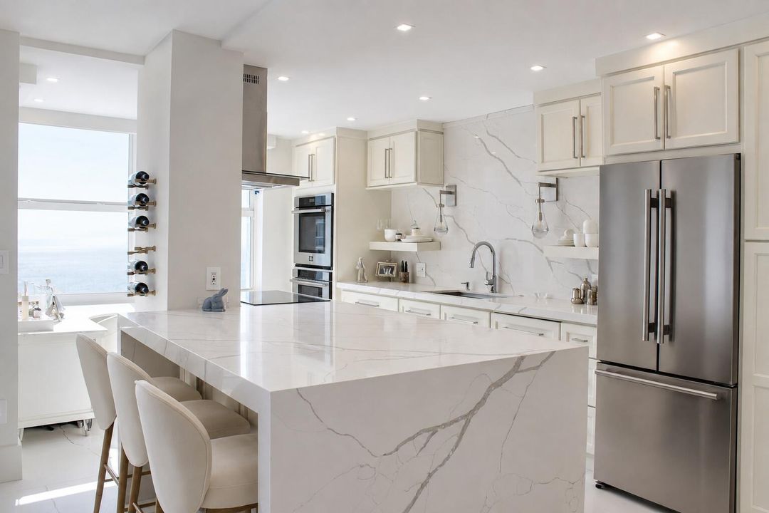 Kitchen/ Island