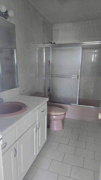 For Rent: $2,600 (2 beds, 2 baths, 1086 Square Feet)