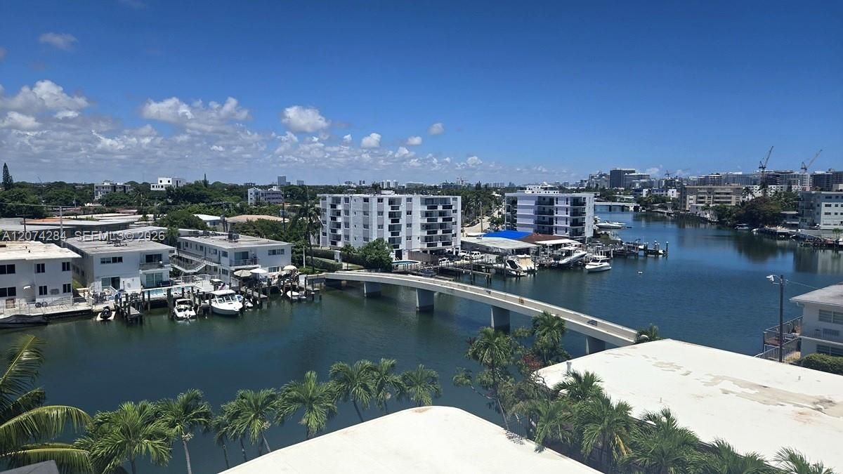 For Rent: $2,600 (2 beds, 2 baths, 1086 Square Feet)
