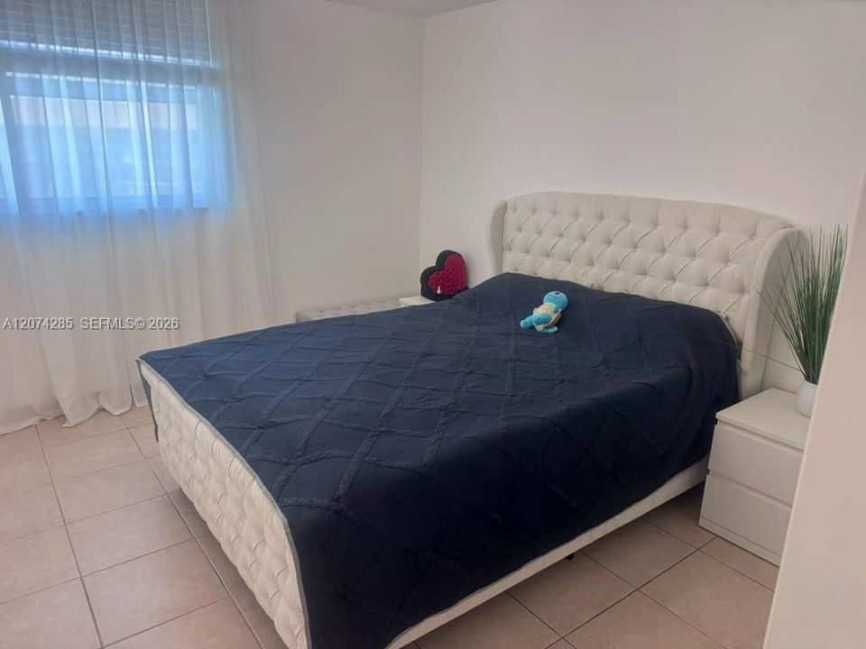 For Rent: $1,700 (1 beds, 1 baths, 700 Square Feet)