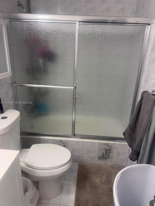 For Rent: $1,700 (1 beds, 1 baths, 700 Square Feet)