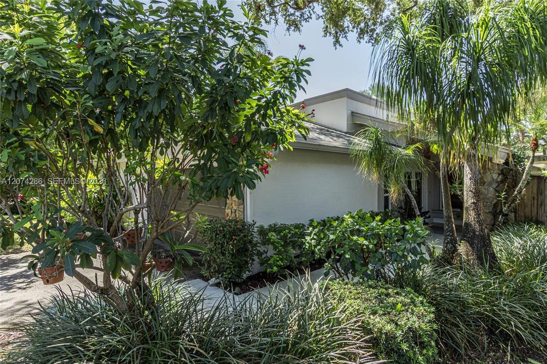 For Sale: $775,000 (3 beds, 2 baths, 2043 Square Feet)